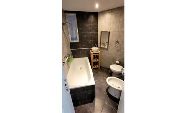 Moderno depto de 2 amb con balcón zona centro.