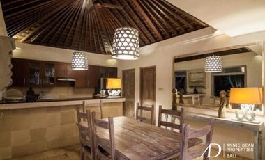 FREEHOLD RUSTIC STYLE VILLA OFFERS RICE-FIELD VIEWS IN CANGGU