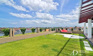 FREEHOLD VILLA WITH COMMERCIAL POTENTIAL IN PETITENGET