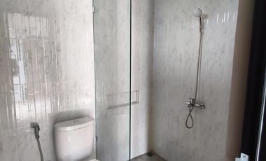 Rumah 2 Lantai, 30 Meter Jalan Raya Wedomartani, Sertipikat Shm