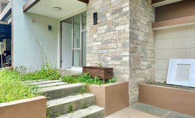 Disewakan Rumah Cantik Dalam Cluster Di Royal Tajur Dekat Jalan Tol