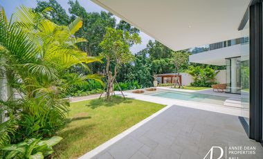 FREEHOLD 4-BEDROOM VILLA IN UMALAS - MODERN LUXURY & TROPICAL LIVING