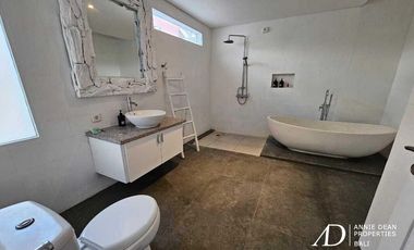 FREEHOLD | RESIDENCE-STYLE 3-BEDROOM VILLA IN PRIME UMALAS LOCATION