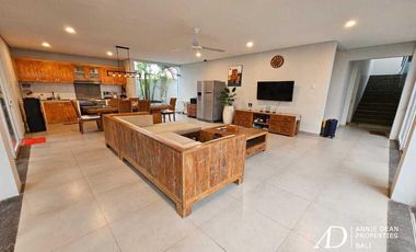 FREEHOLD | RESIDENCE-STYLE 3-BEDROOM VILLA IN PRIME UMALAS LOCATION