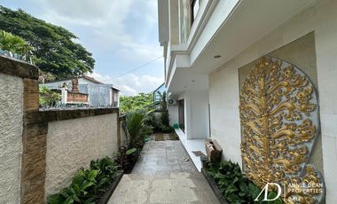 FREEHOLD CONTEMPORARY TWO-STORY VILLA IN CEMAGI