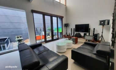 Rumah Mewah Full Furnished di Batununggal