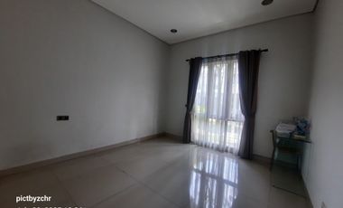 Rumah Mewah Full Furnished di Batununggal