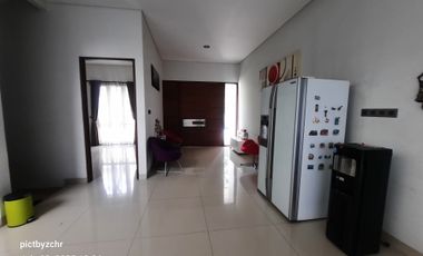 Rumah Mewah Full Furnished di Batununggal