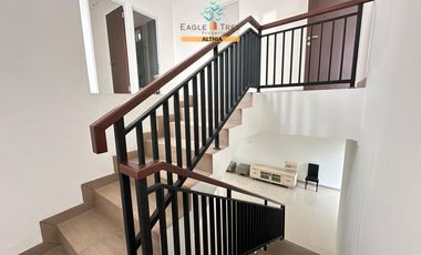 Rumah 2 Lantai Dalam Townhouse Lokasi 5 Menit ke Toll Pesanggrahan