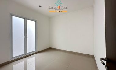 Rumah 2 Lantai Dalam Townhouse Lokasi 5 Menit ke Toll Pesanggrahan