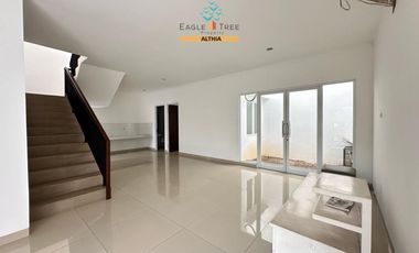 Rumah 2 Lantai Dalam Townhouse Lokasi 5 Menit ke Toll Pesanggrahan