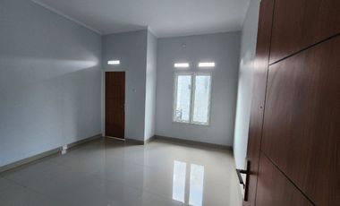 rumah mewah murah plus kolam renang dekat pintu tol klodran manahan