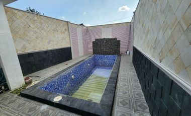 rumah mewah murah plus kolam renang dekat pintu tol klodran manahan