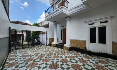 rumah mewah murah plus kolam renang dekat pintu tol klodran manahan