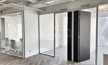 Oficina en Arriendo en A pasos del Parque Araucano, Metro Manquehue