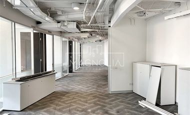 Oficina en Arriendo en A pasos del Parque Araucano, Metro Manquehue