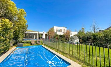 Casa en Venta en Condominio Los Bosques II, Barrio Piedra Roja Chicureo