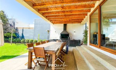 Casa en Venta en Condominio Los Bosques II, Barrio Piedra Roja Chicureo