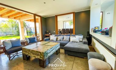 Casa en Venta en Condominio Los Bosques II, Barrio Piedra Roja Chicureo