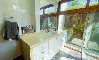 Casa en Venta en Condominio Los Bosques II, Barrio Piedra Roja Chicureo