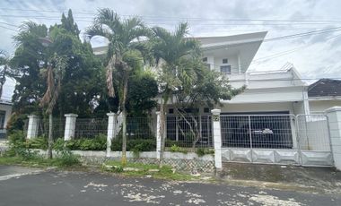 QUICK SALE 2-STOREY HOOK HOUSE IN MALANG (NEGOTIABLE PRICE PROMOTION)