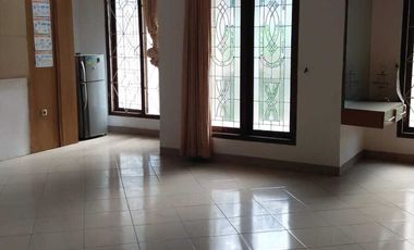 DISEWAKAN RUMAH SEMI FURNISHED MENTENG JAKARTA SELATAN