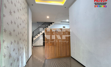 Disewakan Rumah 2 Lantai Siap Huni di Kawasan Perumahan Banyuwangi