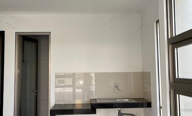 DISEWAKAN RUMAH PIK2 UK 4,5x10 KOSONGAN POSISI HOEK