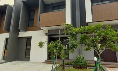 Dijual Rumah Bagus Nyaman di Summarecon Crown Gading, Bekasi