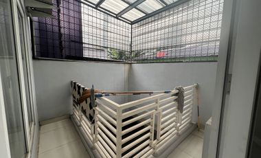 Dijual Cepat Rumah dengan KM dalam