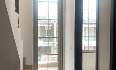 Disewakan Rumah PIK 2 3 kamar Ukuran 4,5x10 3 Lantai cuma 55 Juta