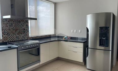 Departamento en renta amueblado de 3 recámaras, alberca, padel, en Juriquilla