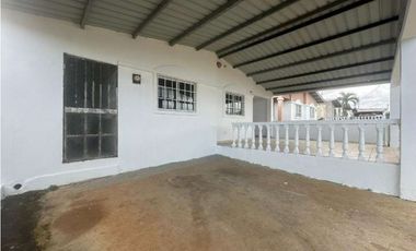 VENTA CASA FAMILIAR EN LA CHORRERA (OF)