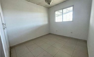 VENTA CASA FAMILIAR EN LA CHORRERA (OF)