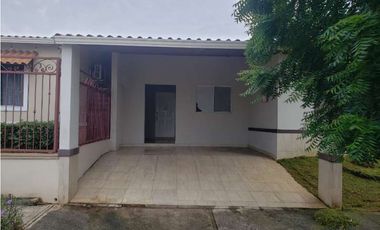 VENTA CASA RESIDENCIAL ARBOLEDAS BARRIO COLON EN LA CHORRERA (OF)