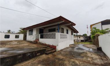 VENTA CASA CON AMPLIO TERRENO EN PARQUE LEFEVRE (OF)