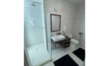 Casa Moderna Diseño de Altura y Eficiencia Energética, Altos de Golf