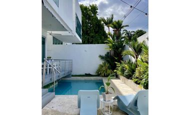 Casa Moderna Diseño de Altura y Eficiencia Energética, Altos de Golf