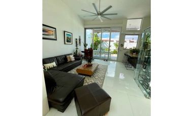 Casa Moderna Diseño de Altura y Eficiencia Energética, Altos de Golf