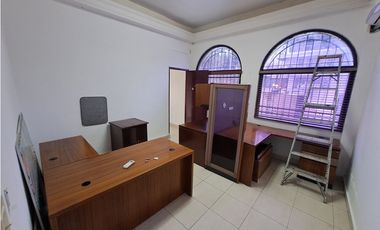 SE ALQUILA CASA COMERCIAL EN BELLA VISTA