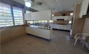 SE VENDE CASA EN BELLA VISTA