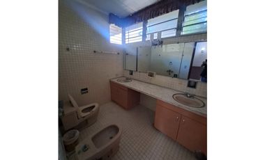 SE VENDE CASA EN BELLA VISTA