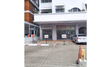 En alquiler Local comercial  232 m² en PH Kamelia Plaza