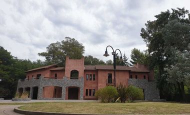 Casa En Venta Country St Thomas - Estilo Unico - Canning