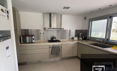 Casa en venta de 5 dormitorios c/ cochera en Saint Thomas