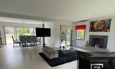 Casa en venta de 5 dormitorios c/ cochera en Saint Thomas