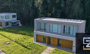 Casa en venta de 4 dormitorios c/ cochera en Canning