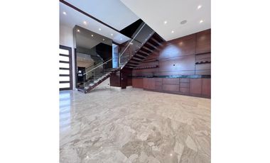 Casas en Altos de Golf | Altos del golf, barriada cerrada, casa