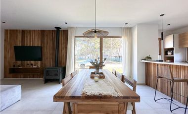 BARRIO PIONEROS-PINAMAR - CASA DE CATEGORIA