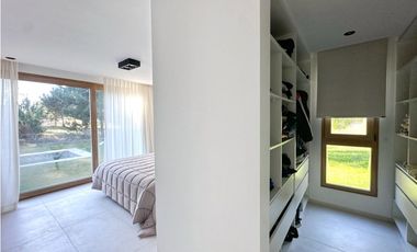 BARRIO PIONEROS-PINAMAR - CASA DE CATEGORIA